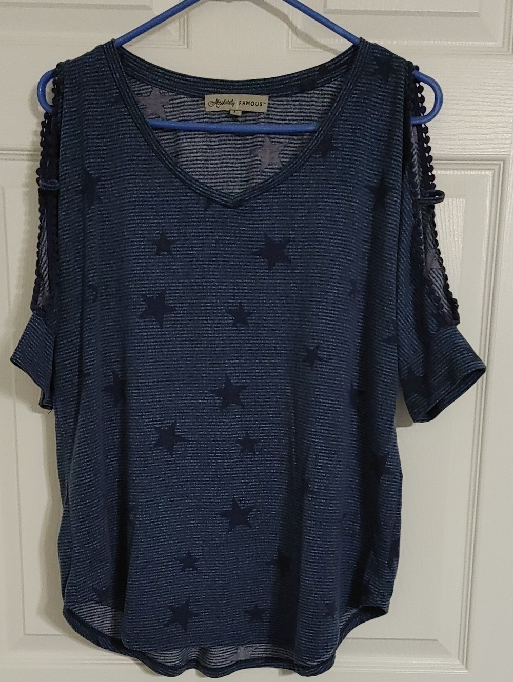 Absolutely Famous Navy Star Cold-Shoulder V-Neck Tee Women's Size Large
